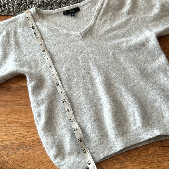 FATE Gray V Neck Wool Cashmere Blend Sweater Size Small - Picture 10 of 11